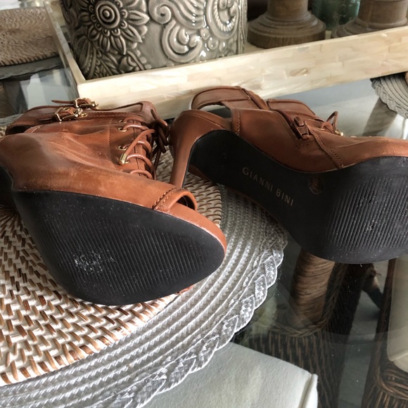 Gianni Bini Tan Leather Ankle bootie SZ 6 - Picture 5 of 11